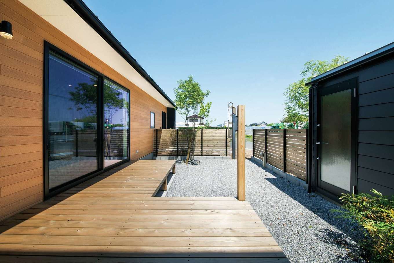 平屋の無垢の家とガレージを 合計1 000万円台で実現 住たくeco工房の新築施工例 イエタテ