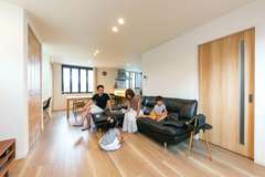 空間をムダなく活かした 富士山ビューの3階建て住宅