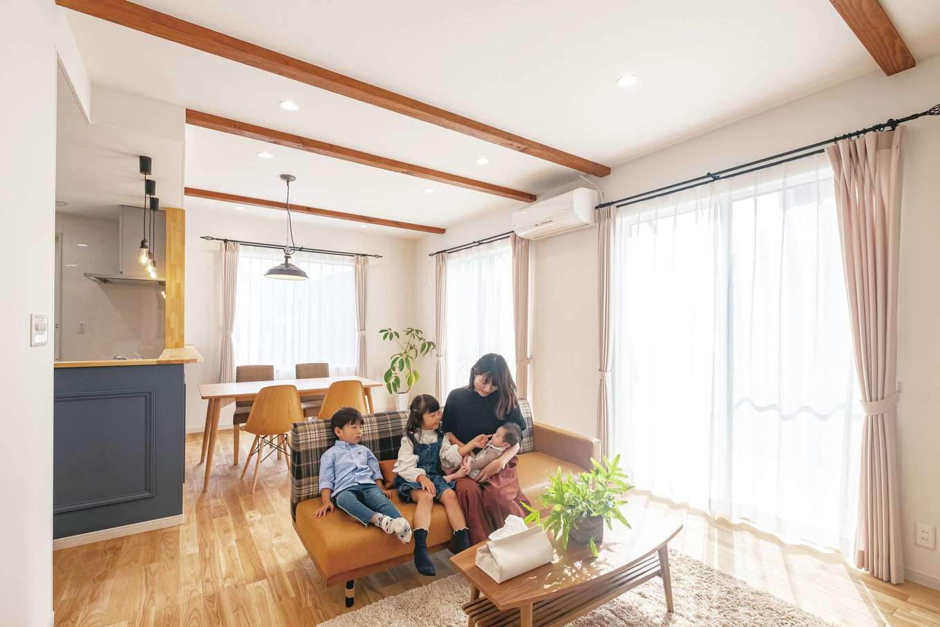 かわいく心地よいリビングに 自然と家族全員が集まる家 Art Wood Home 永建 の新築施工例 イエタテ
