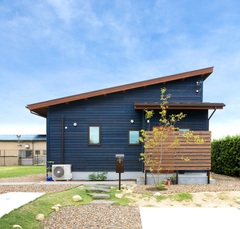 平屋＋αのコンパクトな家は 5人きょうだいの遊びの基地！