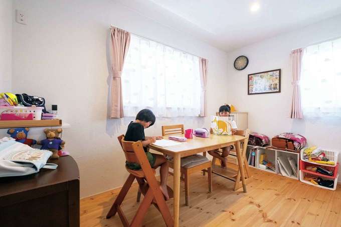 子ども部屋は3部屋 今は勉強や遊びなど用途によって使い分けている イエタテ