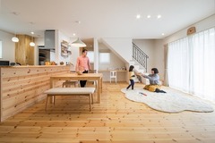 木の暖かさに囲まれた北欧スタイルのおうち