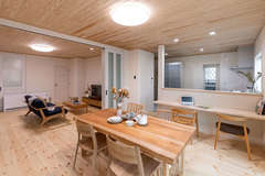 家族の暮らしにジャストフィットな自然素材の健康住宅