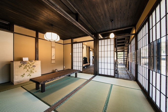 和室は客間としてだけでなく 着物を飾ったり ご夫婦でくつろいだりと多用途に使用している イエタテ 和室は客間としてだけでなく 着物を飾ったり ご夫婦でくつろいだりと多用途に使用している イエタテ