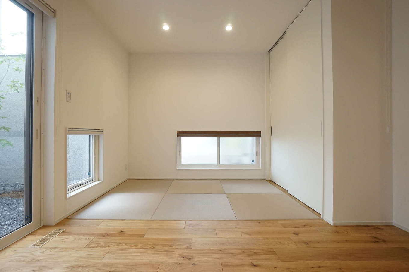 リビングとフラットにつながる畳コーナー 地窓を2方向につくり 十分な明るさを確保した イエタテ