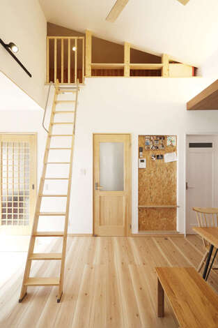 片流れ屋根によって生まれたデッドスペースをロフトとして使えるようにした 天井高1 4mに満たない空間なので固定資産税に含まれない イエタテ 片流れ屋根によって生まれたデッドスペースをロフトとして使えるようにした 天井高1 4mに満たない空間なので固定資産税に含まれない イエタテ