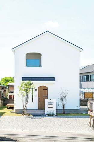 外壁は雨の水垢やコケが付きにくく メンテナンスが楽な塗り壁 イエタテ