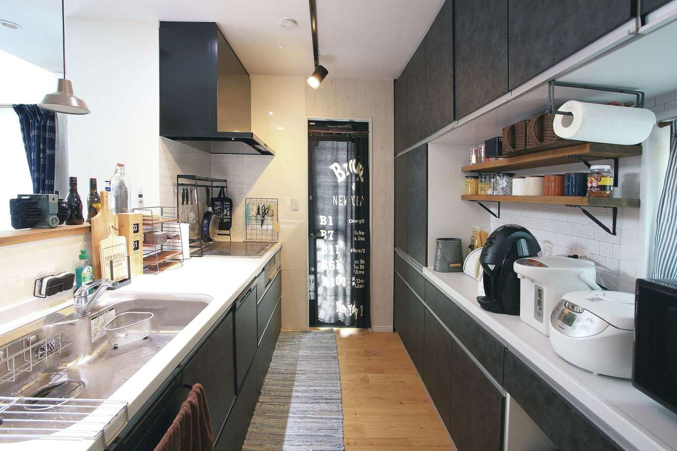 収納が充実したシステムキッチン ビルトインの食洗機は忙しいママの必需品 子どもが小さいのでihは安心です と奥さま イエタテ