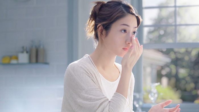 石原さとみ、美貌際立つ「プリマヴィスタ」でくずれ気にせず モデルプレス