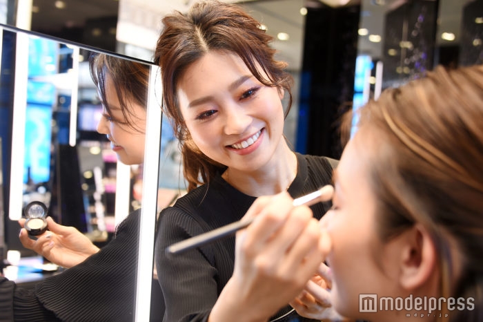 M A C インタビュー シニアイベントアーティストの仕事内容とは やりがい 苦労も語る モデルプレス