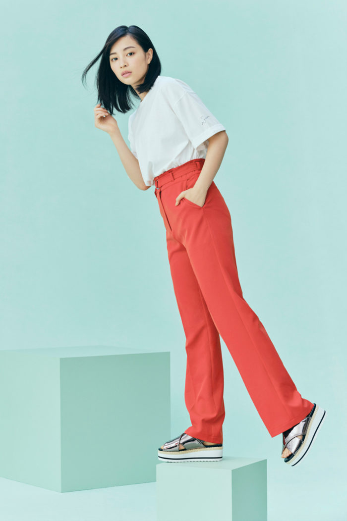 広瀬すず 手書きのロゴがポイント Earth Music Ecology とのコラボ19年春夏第2弾登場 モデルプレス