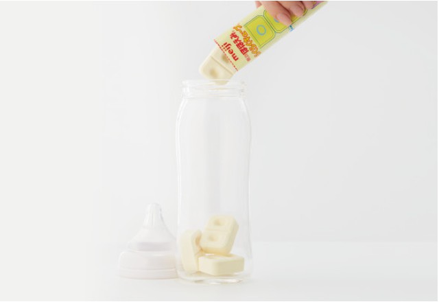 【プレゼント】 『明治ほほえみ らくらくキューブ（16袋入り）』入園準備に役立つキューブ型ミルク！