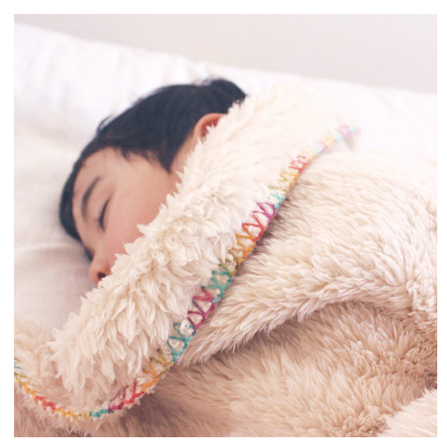 羊のようにフワフワ☆「PECORA 両面ボア ふんわりブランケット L 」