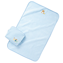 「ファミリア おむつ替えマット（ポーチ付き）」便利なポーチも！