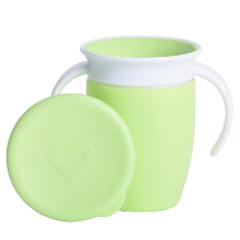 倒しても大丈夫！コップ飲みの練習に☆「マンチキン プラスチック ハンドル付きミラクルカップ」［PR］