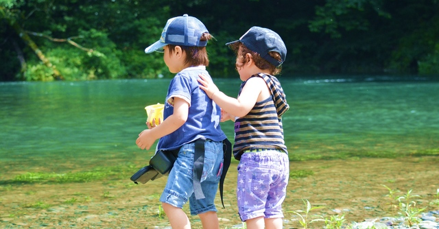 愛知県で川遊びのススメ 魚つかみ取りをして美味しい魚を食べよう Cozre コズレ 子育てマガジン