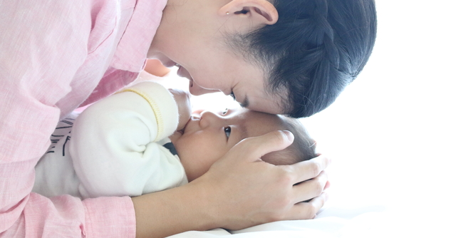 授乳フォトって 赤ちゃんの成長や思い出を形に残そう おすすめ写真館も Cozre コズレ 子育てマガジン