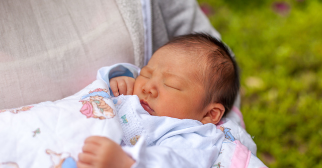 1ヶ月健診にどうやって行く 新生児と外出する際のポイントとは Cozre コズレ 子育てマガジン