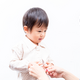 1歳後半からのイヤイヤ期の対処法！着替えに困ったときは？
