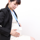【看護師監修】妊娠初期の仕事｜ストレスが流産に影響？つわりで休める？