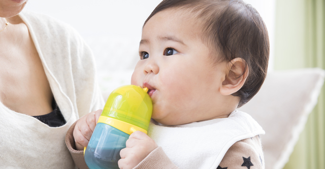 赤ちゃんのストロー いつから 練習方法は おすすめマグや水筒 洗い方も Cozre コズレ 子育てマガジン