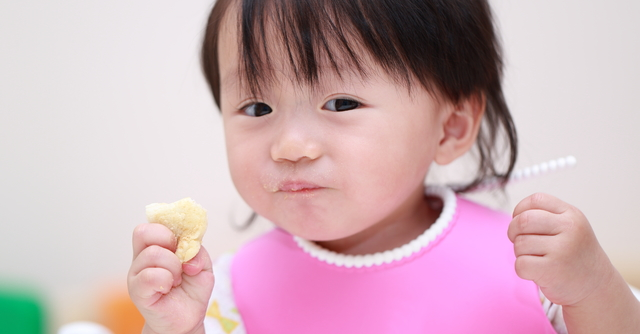 お食事エプロン人気商品14選 選ぶポイントは 手作りの仕方も Cozre コズレ 子育てマガジン