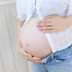 【医師監修】妊娠後期の吐き気｜原因と対処法、頭痛やむくみなどに注意