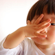 【看護師監修】子どもの結膜炎｜症状や原因・目薬（タリビッド点眼液）など