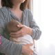 産後に授乳服は必要？普段着で授乳する方法は？【お悩み相談】