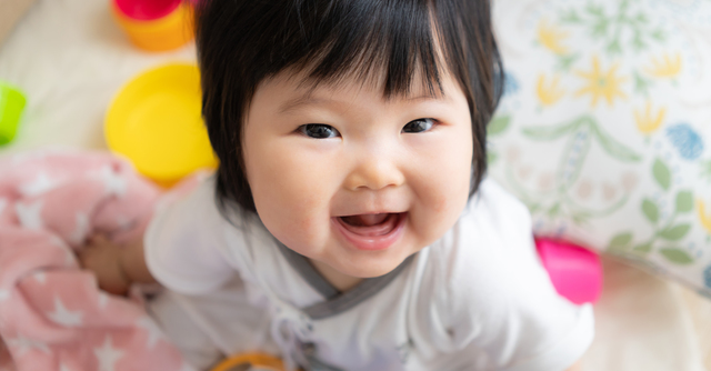 買ってよかった赤ちゃんが一人遊びするおもちゃ 先輩ママパパのおすすめ Cozre コズレ 子育てマガジン