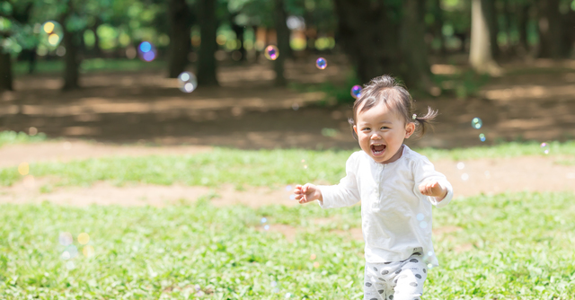 1歳児の特徴とは 発育発達 生活やお世話のポイント 注意すべき点は Cozre コズレ 子育てマガジン