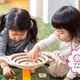 おもちゃをすんなり貸せない3歳児。上手に貸し借りするには？【お悩み相談】