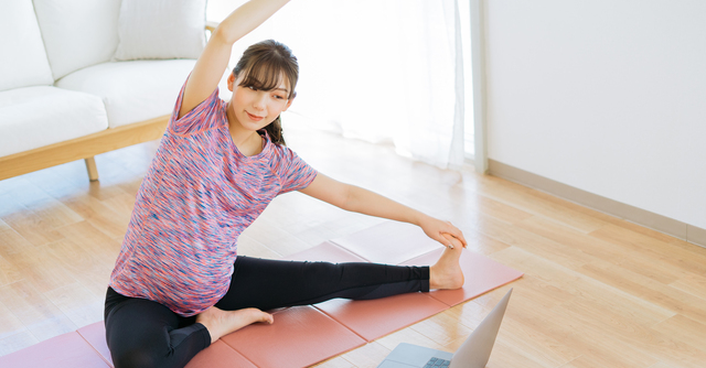 助産師執筆 妊婦におすすめの室内運動 運動のメリットや注意点を時期別にご紹介 Cozre コズレ 子育てマガジン