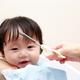 【美容師執筆】自宅でセルフカットする方法｜小さい子向けカットのコツ＆道具の選び方