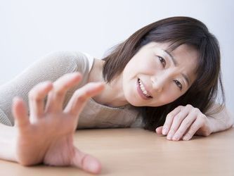 苦しそうな女性,妊娠初期,胃痛,原因