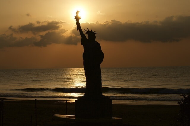 静波海岸の自由の女神,静波,海水浴場,