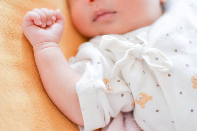 ぐっすり眠る新生児,生後1ヶ月,体重,