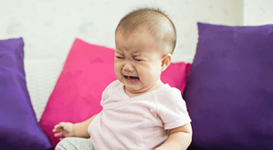 赤ちゃんが泣いている,1歳,10ヶ月,