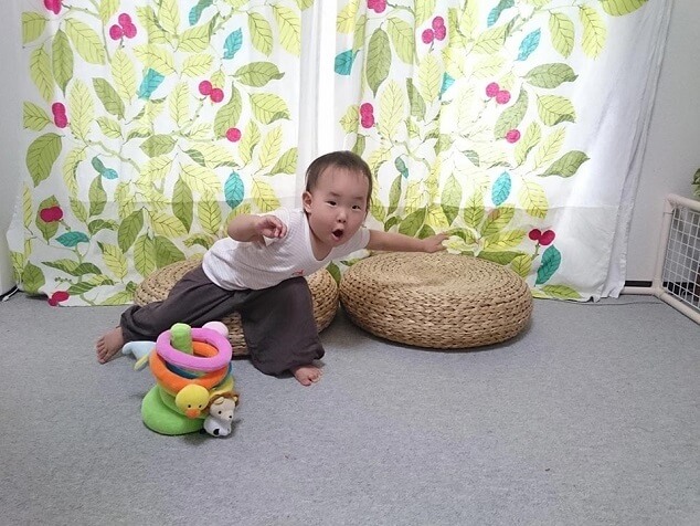 ポーズをとる子ども,パパ,お揃い,