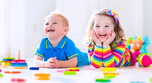 微笑む子どもたち,1歳,言葉,