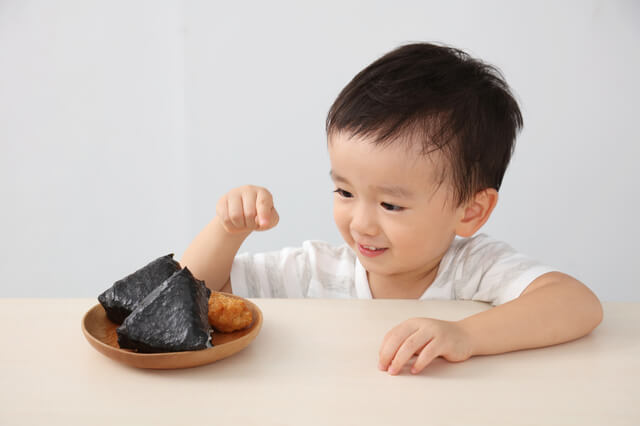 おにぎり 子ども,保育園,おやつ,