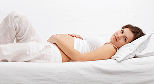 足のむくみに悩む妊婦,臨月,足のむくみ,