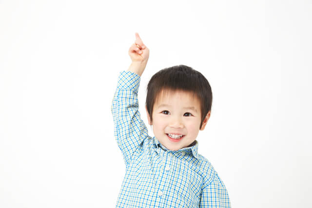 指をさす男の子,子ども,やる気,
