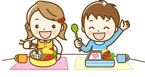 お弁当を食べる園児,幼稚園,コップ,
