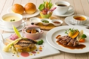 「大阪新阪急ホテル カフェ&レストラン レインボー」の料理,北新地,子連れ,ランチ