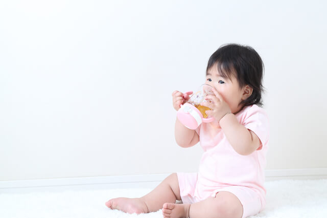 マグで飲む赤ちゃん,ストローマグ,おすすめ,
