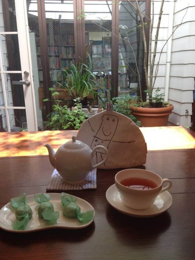 ティール・グリーン in シード・ヴィレッジの店内,絵本,カフェ,