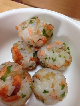 鮭ピーマンにぎり 離乳食後期,離乳食,おにぎり,
