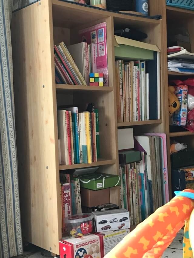 DIYで作った収納用木棚,絵本,収納,