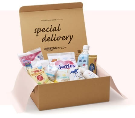 箱に入ったおむつや粉ミルクなどのサンプル,Amazon,ファミリー,